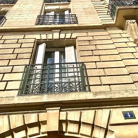Nest In פריז