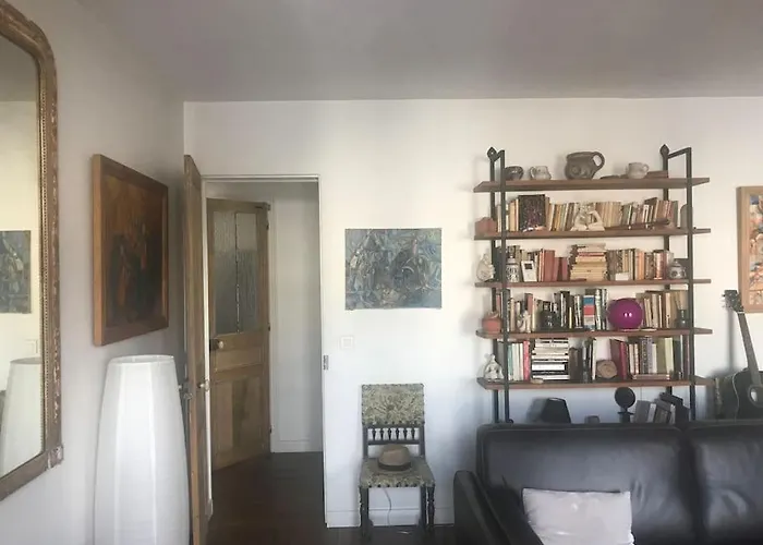 Nest In Parijs