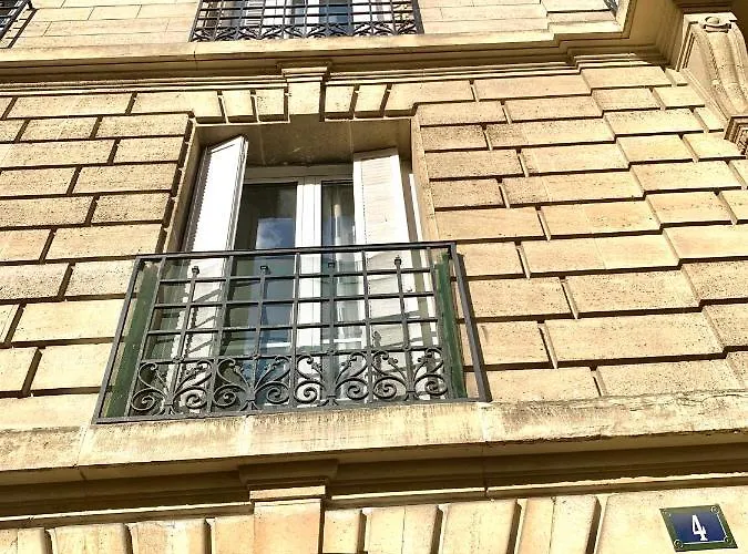 Nest In Παρίσι
